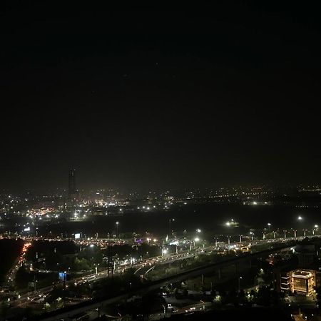 Countryside Luxury Suites - Supernova Noida Nuova Delhi Esterno foto