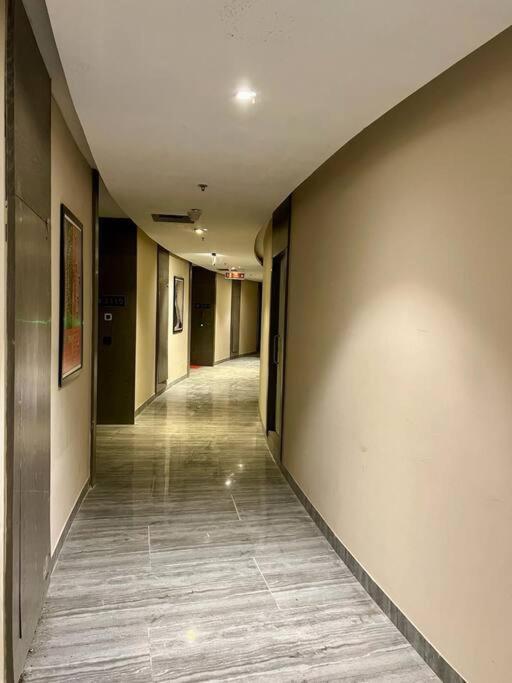Countryside Luxury Suites - Supernova Noida Nuova Delhi Esterno foto