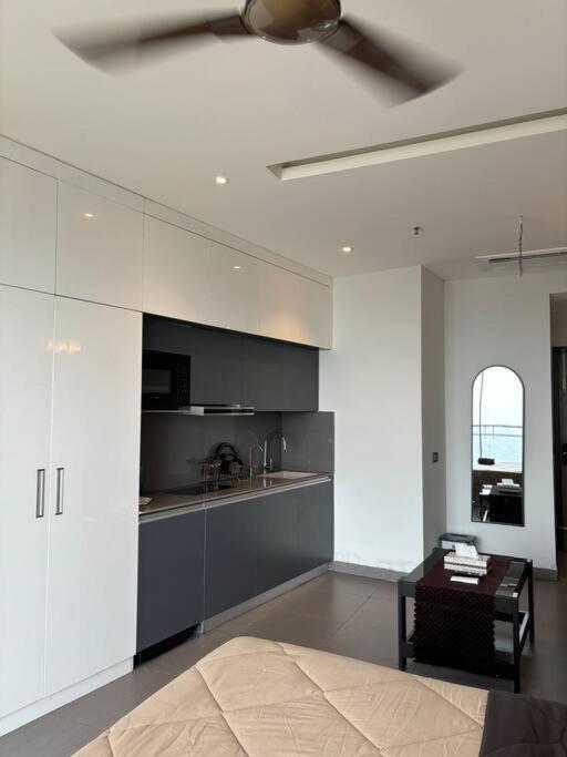 Countryside Luxury Suites - Supernova Noida Nuova Delhi Esterno foto