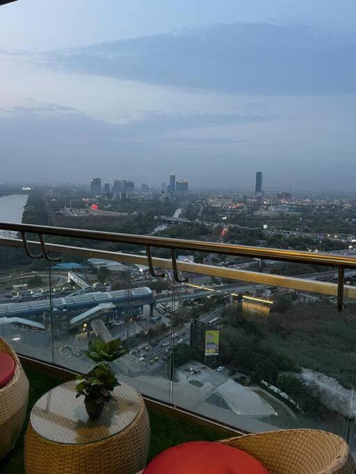 Countryside Luxury Suites - Supernova Noida Nuova Delhi Esterno foto