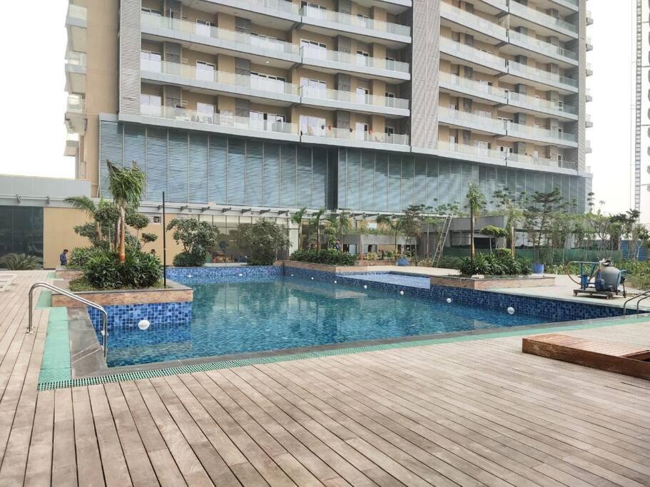 Countryside Luxury Suites - Supernova Noida Nuova Delhi Esterno foto
