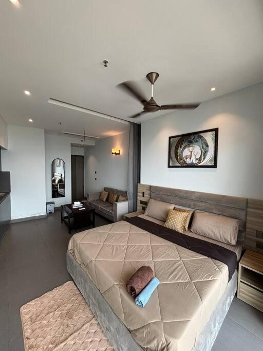 Countryside Luxury Suites - Supernova Noida Nuova Delhi Esterno foto