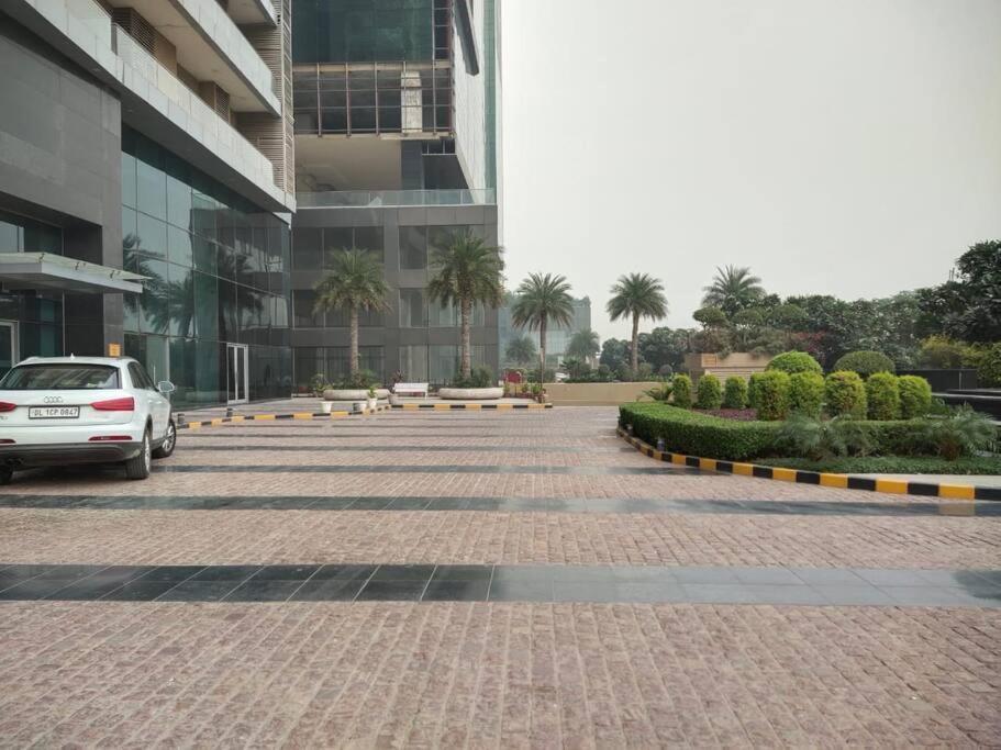 Countryside Luxury Suites - Supernova Noida Nuova Delhi Esterno foto
