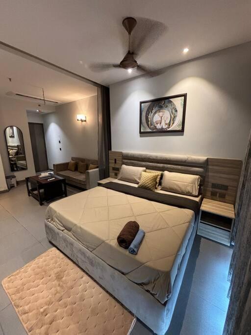 Countryside Luxury Suites - Supernova Noida Nuova Delhi Esterno foto