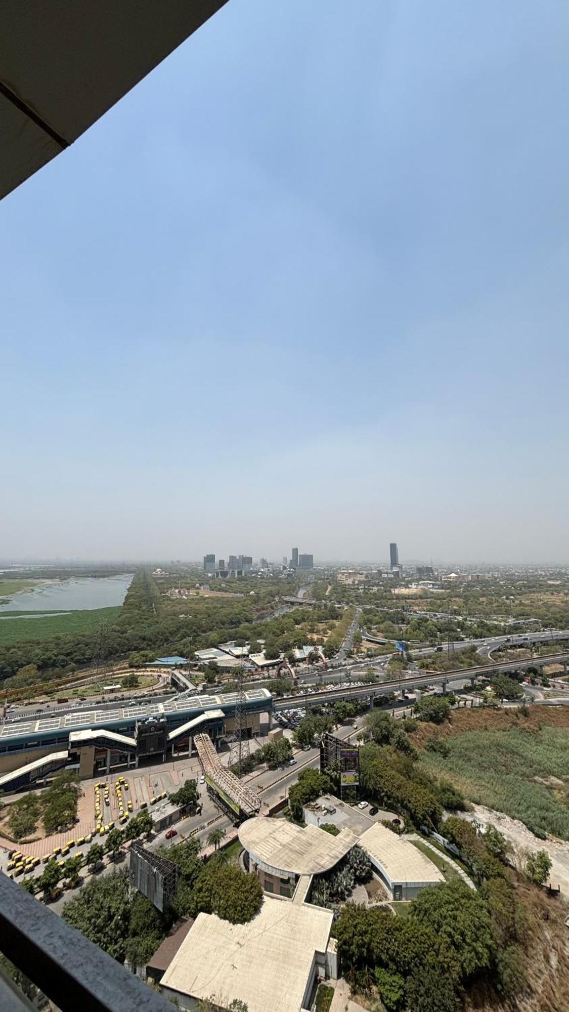 Countryside Luxury Suites - Supernova Noida Nuova Delhi Esterno foto