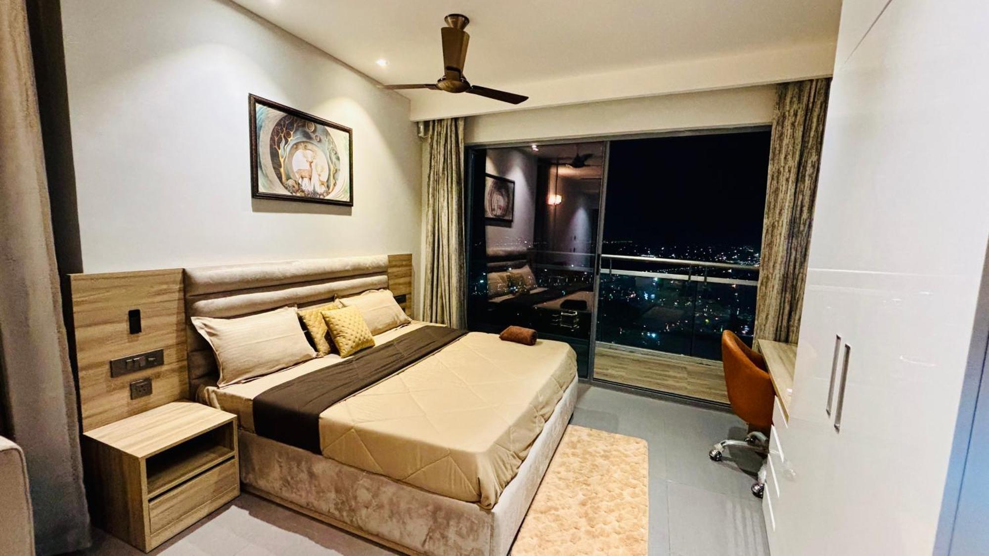 Countryside Luxury Suites - Supernova Noida Nuova Delhi Esterno foto