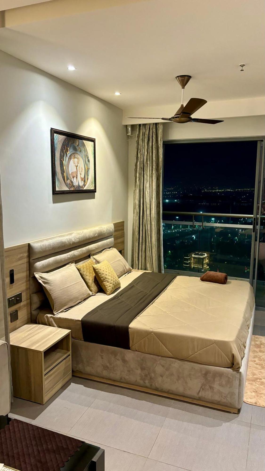 Countryside Luxury Suites - Supernova Noida Nuova Delhi Esterno foto